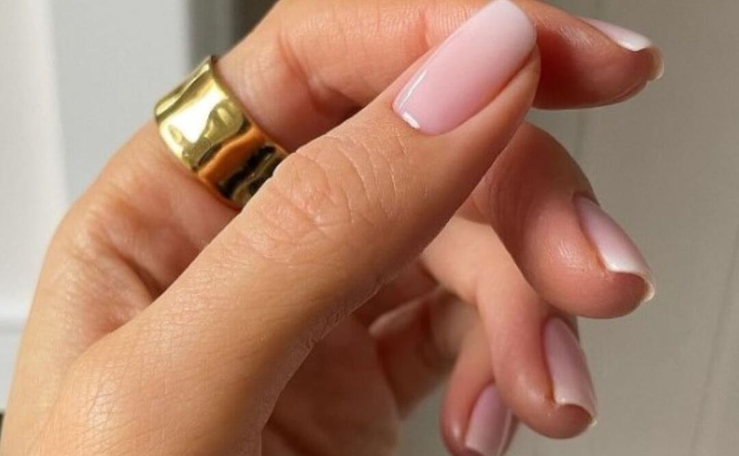Si buscas que tu manicura dure más tiempo, el vinagre puede usarse como paso previo a la aplicación del esmalte. Foto: Instagram @tinted.hk