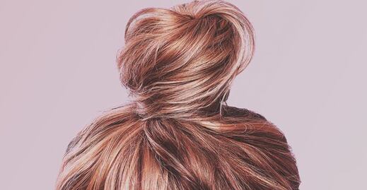 Tendencia a la vista: el moño alto es el peinado que te salvará del calor