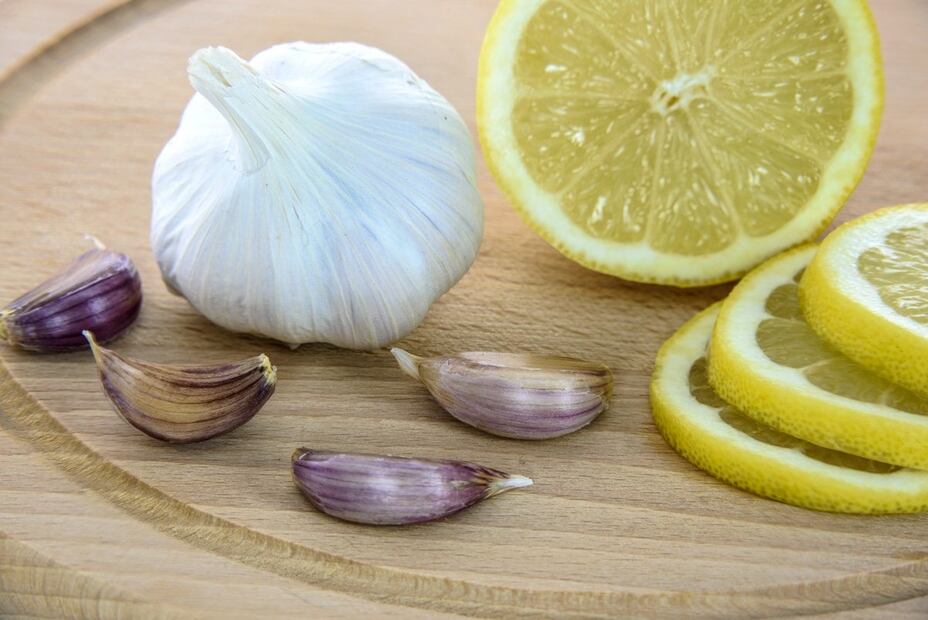 El ajo y el limón previenen enfermedades cardiovasculares. Foto: Pexels