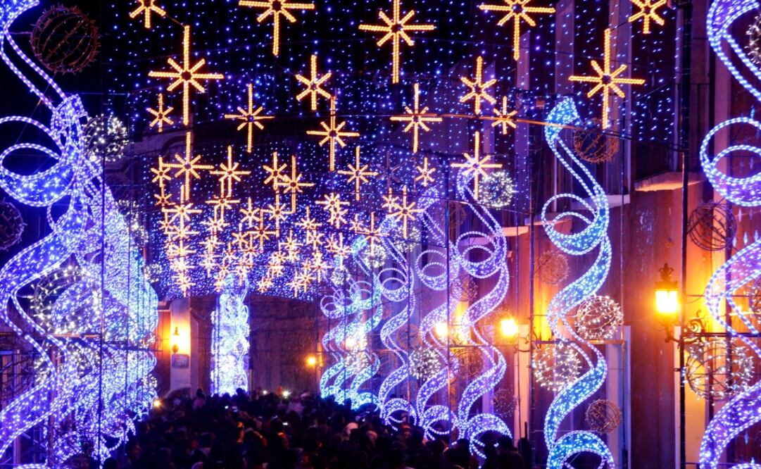 A 25-meter tall Christmas tree, reindeer moving and singing carols, a well-lit train passing through pebbled streets, and more than a thousand colored lights await you - Photo: File photo/EL UNIVERSAL