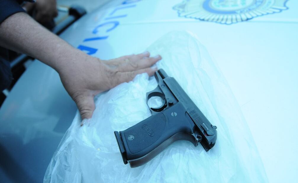 La mujer policía abusada sexualmente fue amenazada con un arma. Foto: Archivo / EL UNIVERSAL