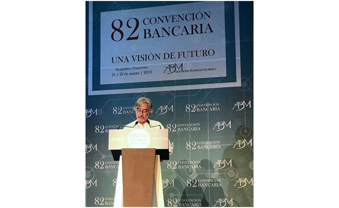 Adalberto Palma, presidente de la CNBV, durante la inauguración de la 82 Convención Bancaria. Foto: tomada de Twitter @cnbvmx