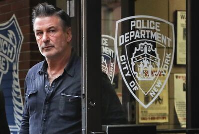 Alec Baldwin apretó el gatillo, concluye el FBI