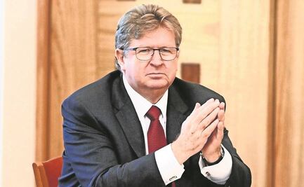 ¿Dejará AMLO que Larrea compre Banamex?