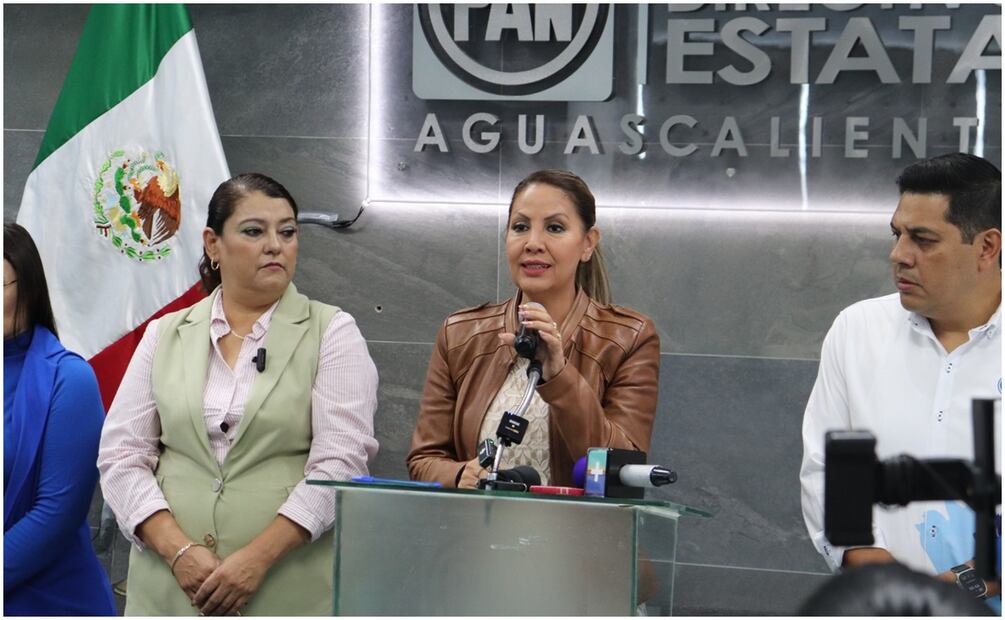 María de Jesús Díaz Marmolejo conocida como “La Chuya”, sostiene su compromiso de votar contra reforma judicial de AMLO. Foto: Especial