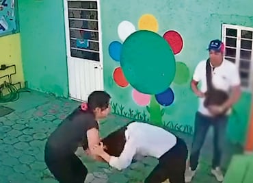 Lo que sabemos sobre los padres que golpearon y encañonaron a maestra de kínder en Cuautitlán Izcalli