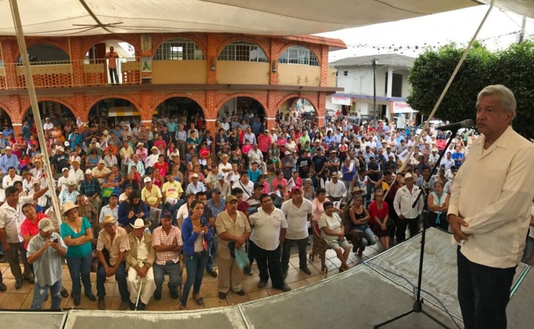 Andrés Manuel López Obrador inició este jueves una gira por varias ciudades de Veracruz. (Foto: Especial)
