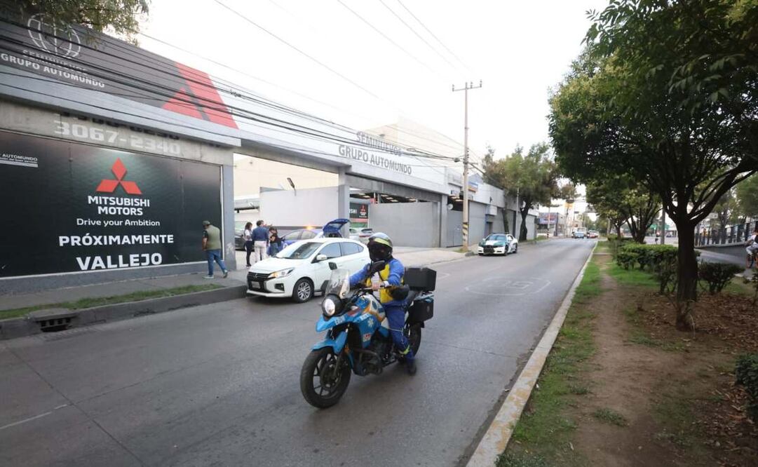 La agencia de automóviles se localiza en la esquina de Calzada Vallejo y Poniente 146, en la alcaldía Gustavo A. Madero (GAM). Foto: Francisco Rodríguez  / EL UNIVERSAL