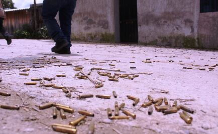 Comando asesina a un policía, hiere a 5 más e incendia vehículos en Guerrero