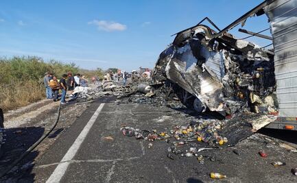 Tras choque, pobladores hacen rapiña de despensas en Culiacán 