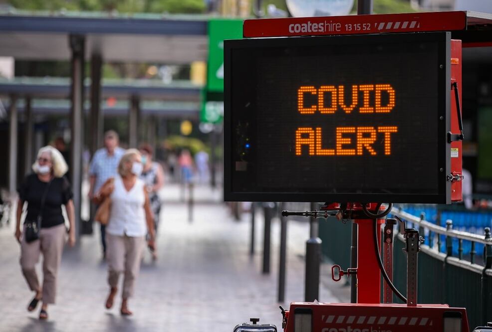 Alertan del Coivd-19 cerca de la Opera de Sídney, en Australia. Foto: Xinhua 