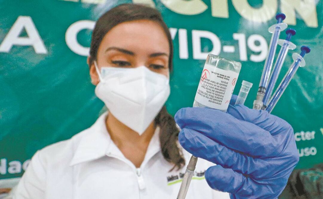 El viernes se aplicaron más de 467 mil vacunas contra el coronavirus, con lo que suman 21 millones de dosis suministradas en el país, refirió la Secretaría de Salud. Foto: Archivo/ El Universal.