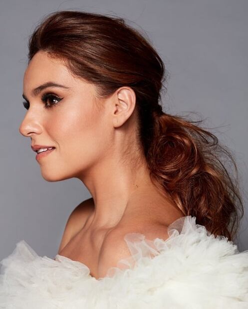 La peor vestida de la semana es Tania Rincón con su look en tonos neón
