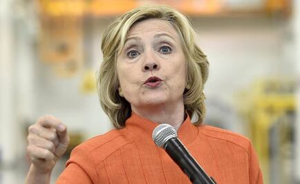 Acusa Hillary a Jeb Bush de ofender a indocumentados