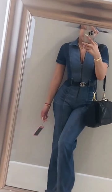 Ángela Aguilar luce jumper de mezclilla con cinturón Chanel
