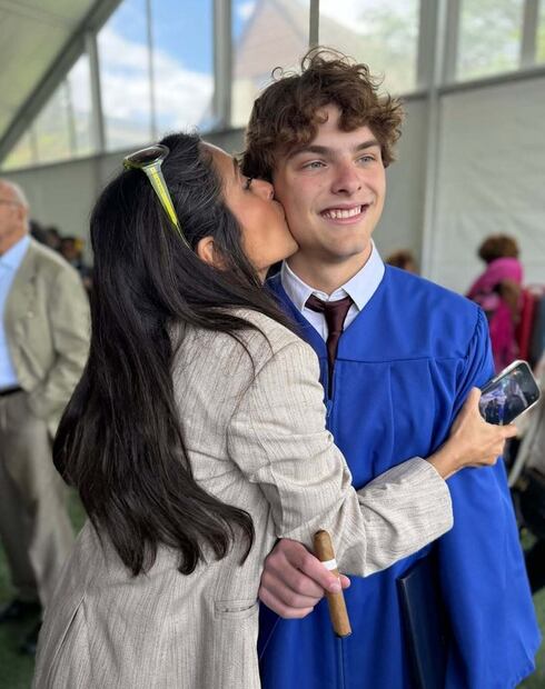 Salma Hayek presumió con orgullo el logro de Augustin James. Foto: Instagram @salmahayek