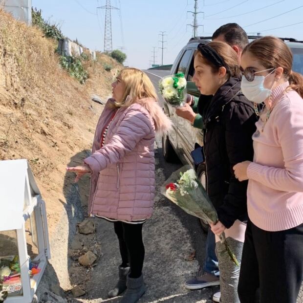 Con flores y fotos recuerdan a Octavio Ocaña a tres meses de su muerte