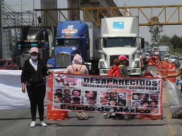 Familiares de personas desaparecidas bloquean la México -Toluca