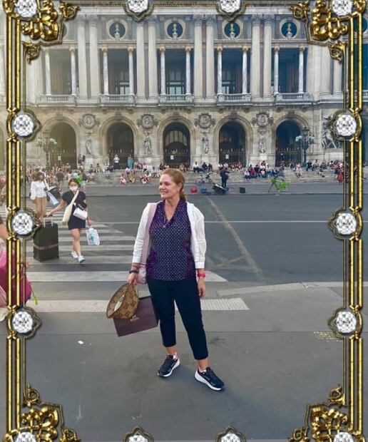 Erika Buenfil muestra cómo se llevan los pantalones capri a los 50