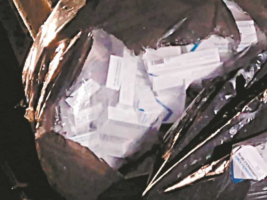 Las medicinas encontradas en 27 bolsas son parte de las que se robaron en Iztapalaba, confirmaron autoridades.  FOTOS: CORTESÍA