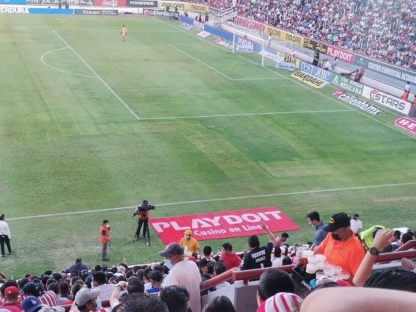 Grupo Firme pone en aprietos a Necaxa y Chivas