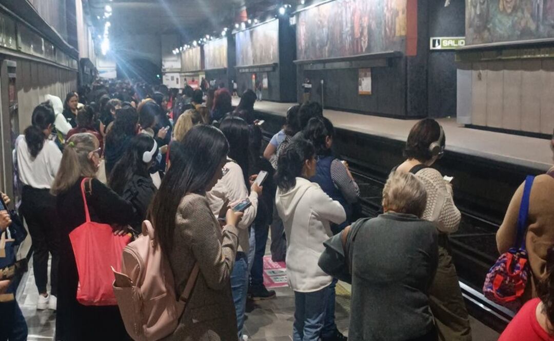Líneas 3 y 8 del Metro CDMX registran alta afluencia; usuarios esperan hasta 20 minutos para abordar. Foto: Redes sociales