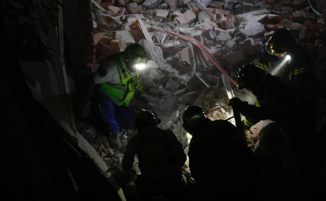 Tras la explosión por la acumulación de gas LP una mujer quedó atrapada y luego falleció. Foto: Especial