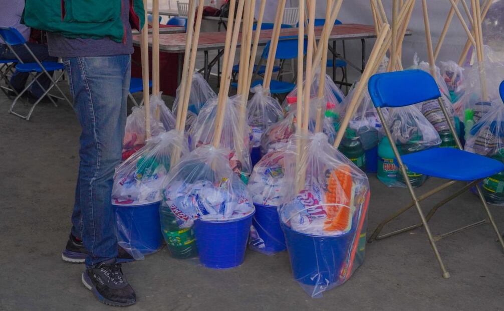 Se distribuyeron kits de limpieza. Foto: Especial.
