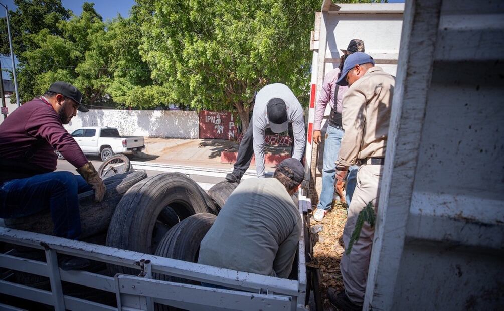 Municipio de Guasave, Sinaloa intensifica limpieza en las calles por presencia del serotipo 3 del dengue. Foto: Especial
