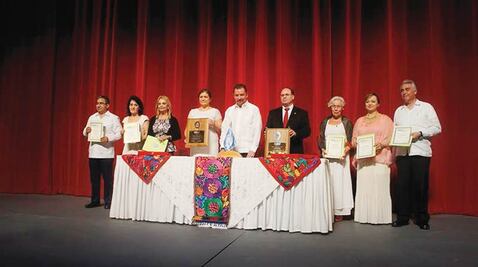 Entregan el premio "Ojo de Plata" a 2 fundaciones