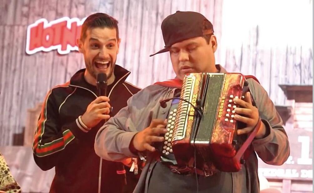 Adrián Marcelo  junto a Martín Eastwood en Tecate Pa'l Norte 2025. Foto: Redes Sociales