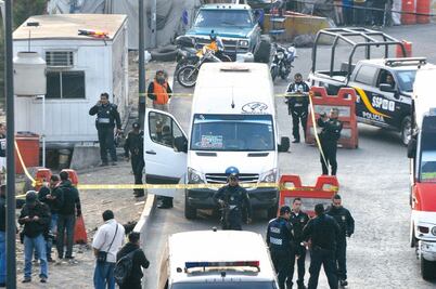 Libra linchamiento en techo de iglesia