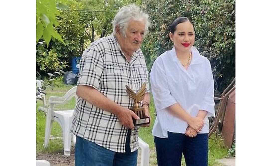 Sandra Cuevas y José Mujica. Foto: Especial
