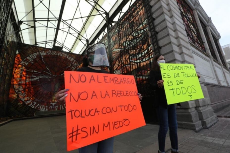Recaban firmas en Toluca para defender el Cosmovitral y la Plaza Ángel María Garibay