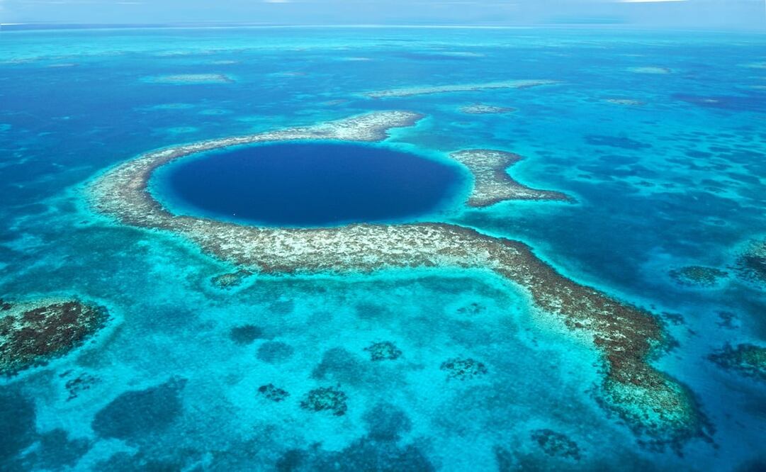 Gran Agujero Azul tiene 124 m de profundidad y un diámetro de 320 m. Foto: iStock