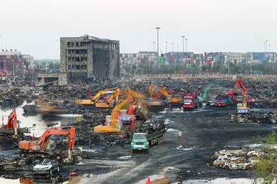 Suman 121 muertos por explosión en Tianjin