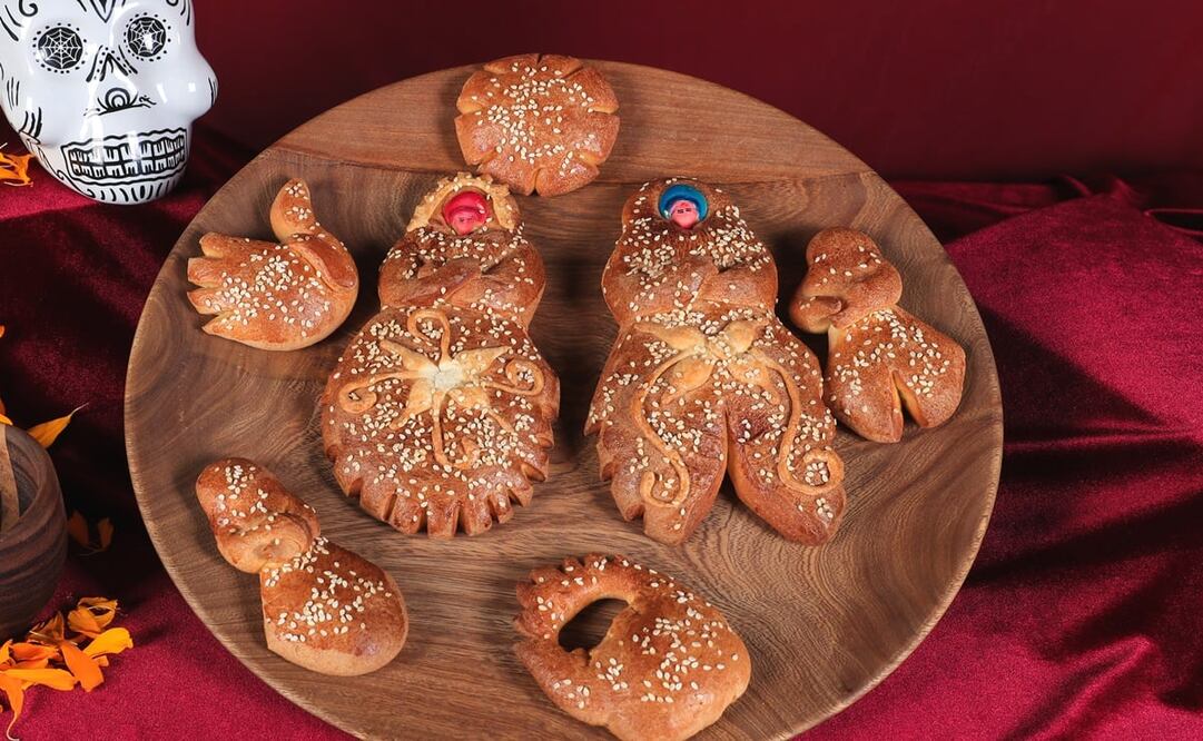 Figuras humanas, de palomas y objetos cotidianos son los elementos presentes en el pan de ofrenda en Zacatepec, Oaxaca. Foto: Adriana Hernández