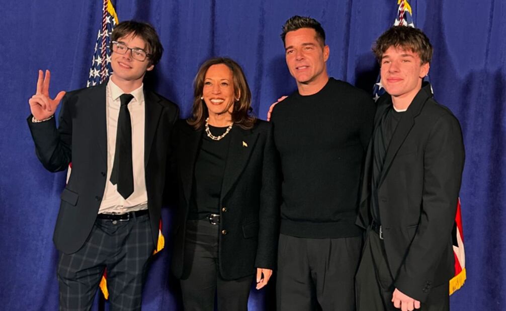 Ricky Martin y sus hijos Valentino y Matteo junto a la candidata Kamala Harris. Foto: Instagram Ricky Martin.
