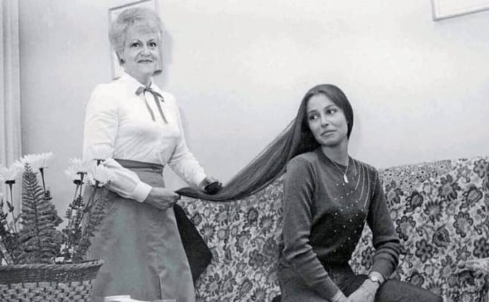 Daniela Romo cumple 63 años, así ha cambiado la cantante de la larga cabellera