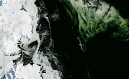 El extraño fenómeno que produce hielo verde en la Antártida