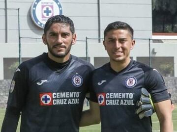 Hijo de Jesús Corona abandona Cruz Azul por falta de minutos