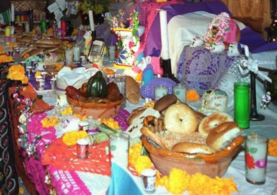 Platillos típicos en las ofrendas de Día de Muertos 