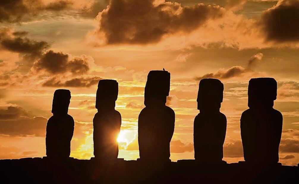 Los primeros habitantes de Rapa Nui levantaron los moáis, esculturas que alcanzan hasta los 10 metro de altura. Foto: Ministerio de las culturas, artes y patrimonio de Chile