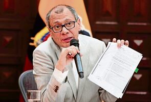 Meten tarjeta diplomática al México vs Inglaterra 