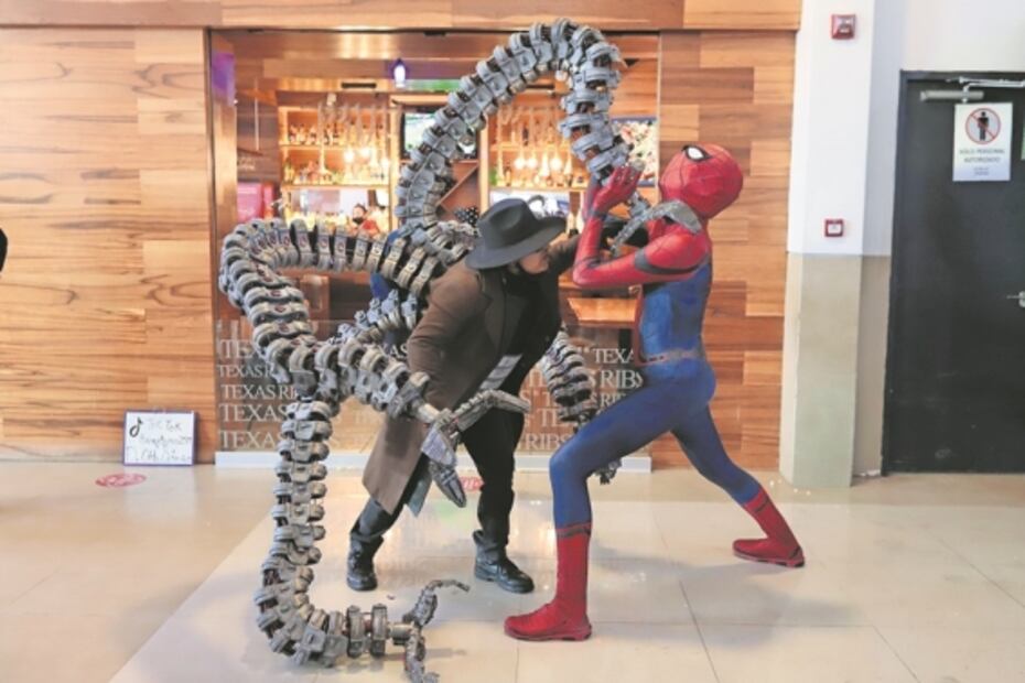 Se visten de héroes por un día fans de Spider-Man
