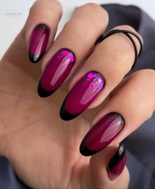 Diseños de uñas en Viva Magenta, el color del año 2023