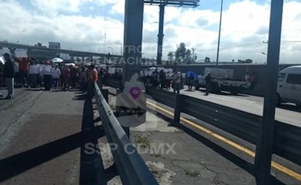 Manifestantes bloquean circulación en la autopista México-Puebla