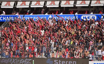 Tras violencia en el Querétaro vs Atlas, barristas cobran dinero para entrevistarlos