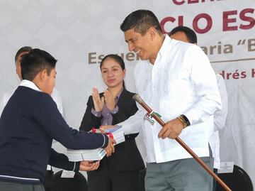 Con elogios al magisterio y a libros de Texto, encabeza Jara inicio del ciclo escolar en Oaxaca