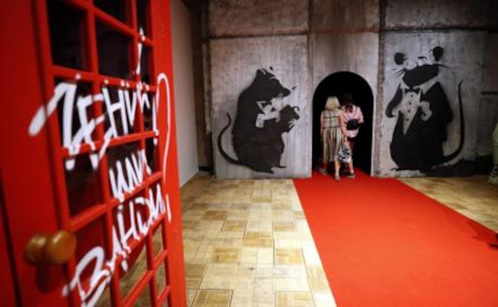 Las provocaciones de Banksy llegan a Moscú por primera vez
